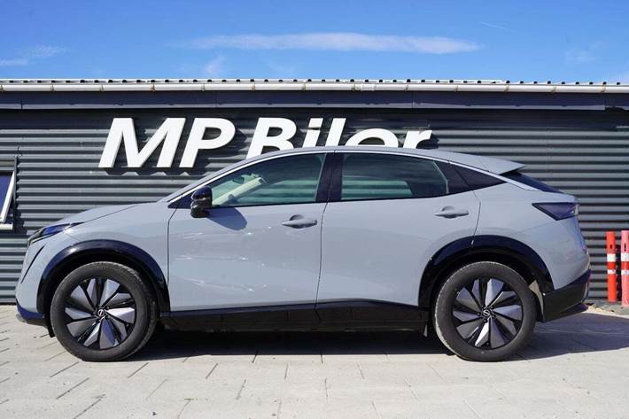 Grå Nissan Ariya fra 2024
