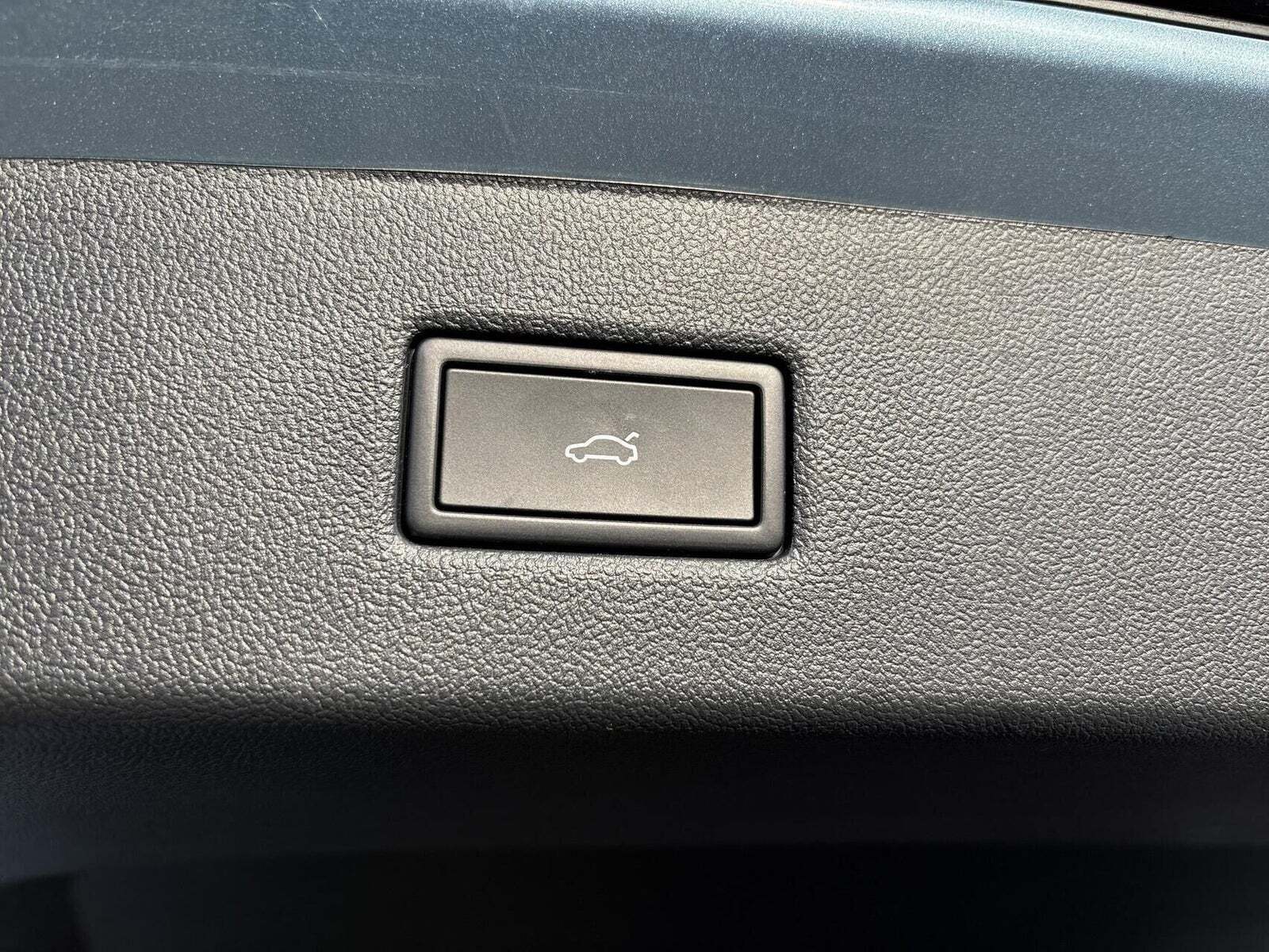 Blå Ford Explorer fra 2024