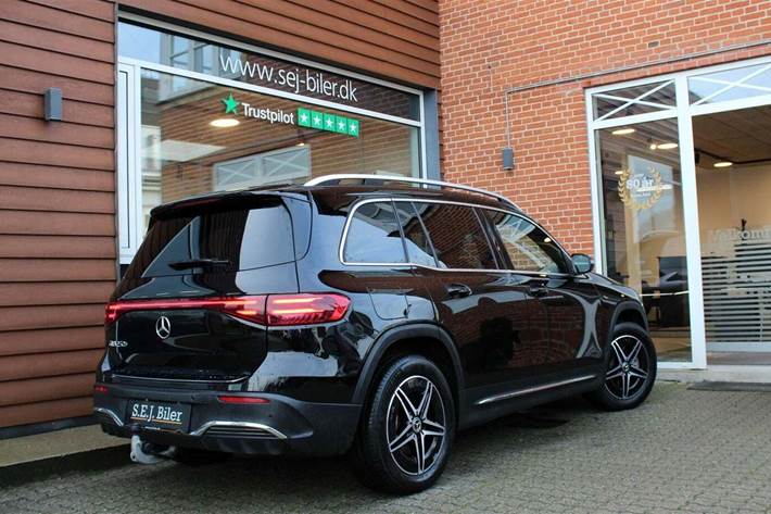 Sort Mercedes EQB250+ fra 2024