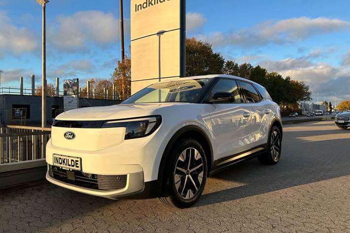 Hvid Ford Explorer fra 2024 set udefra