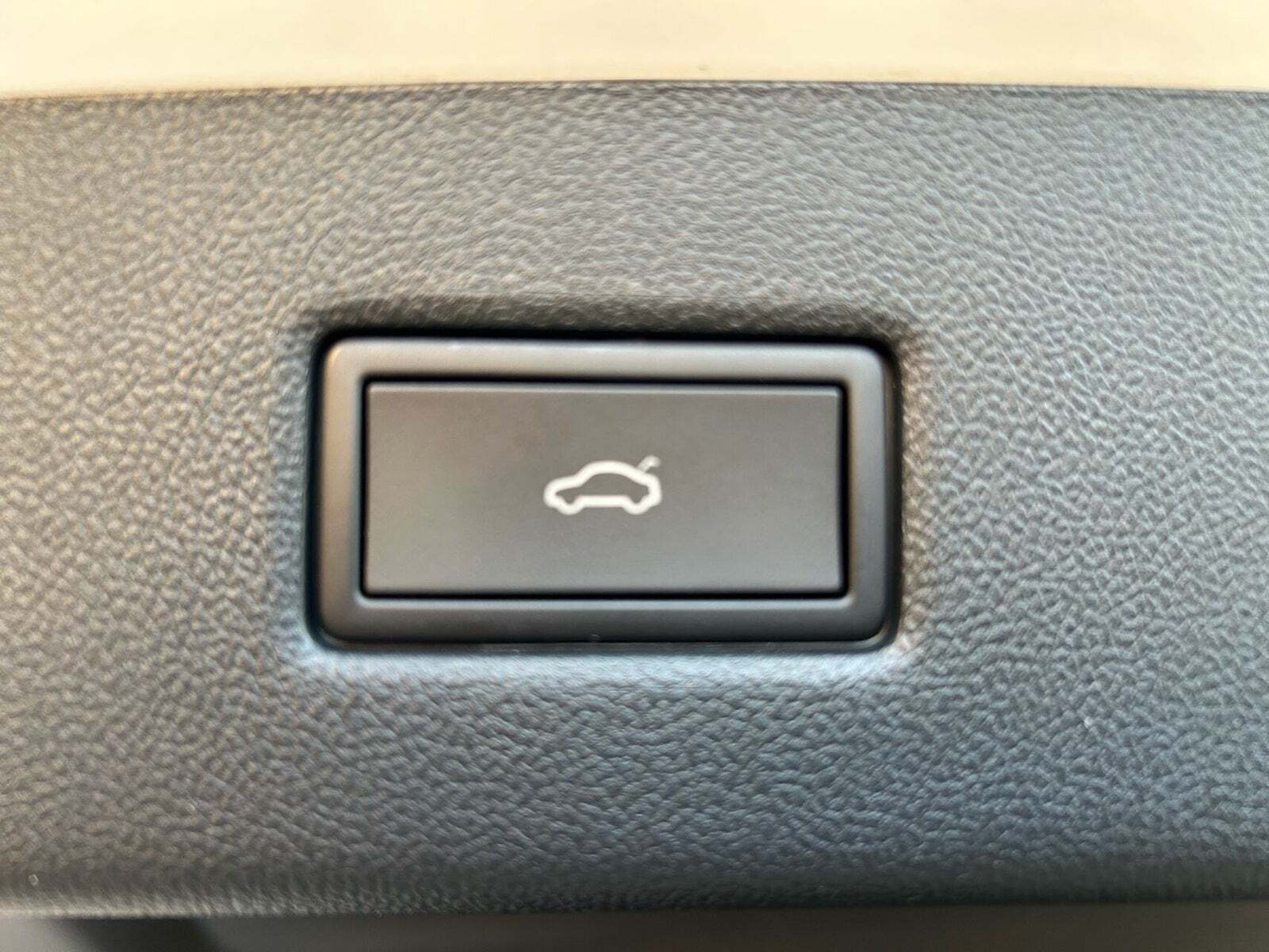 Hvid Ford Explorer fra 2024