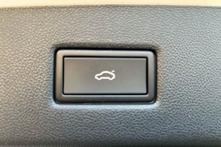 Hvid Ford Explorer fra 2024