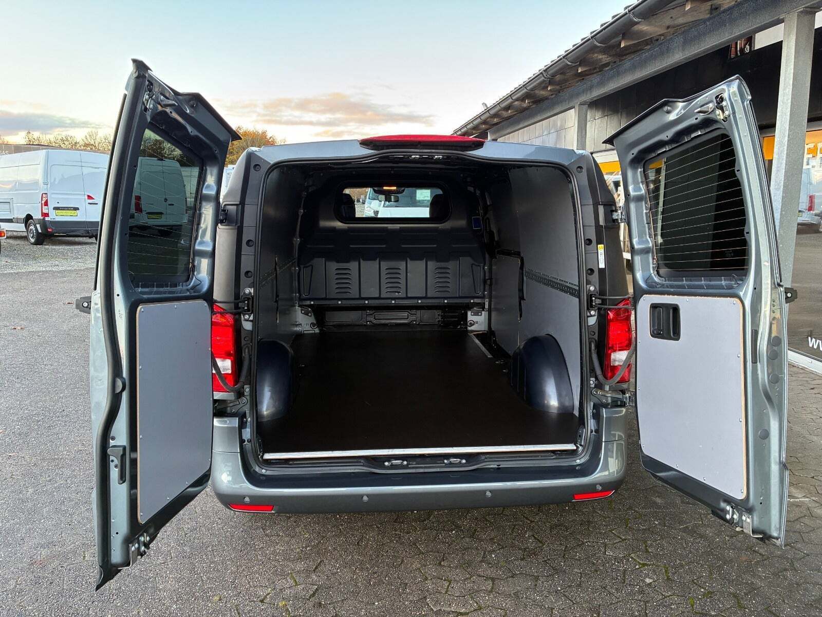 Grå Mercedes Vito 119 fra 2018