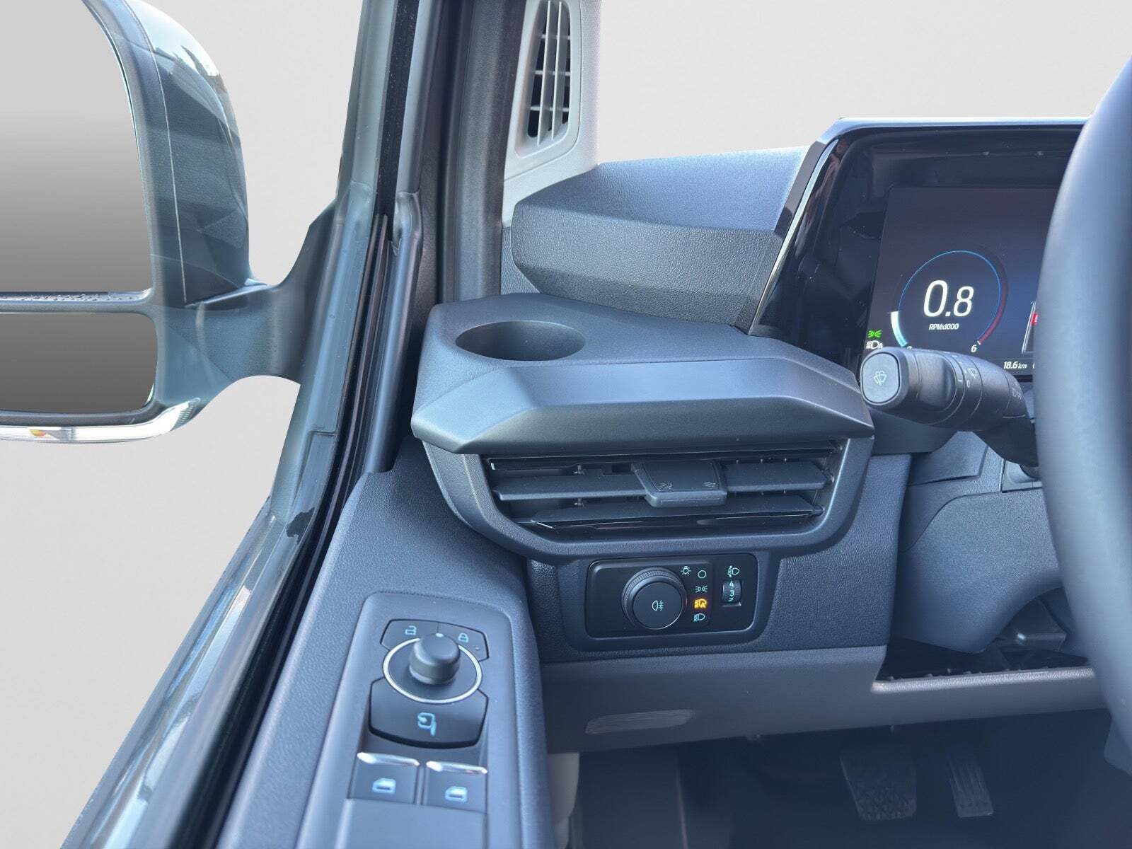 Grå Ford Transit Custom 320L fra 2026