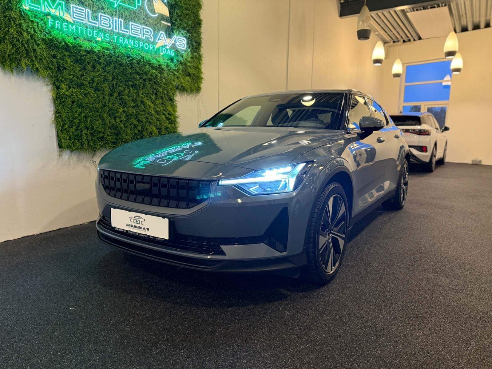 Sort Polestar 2 fra 2023 set udefra