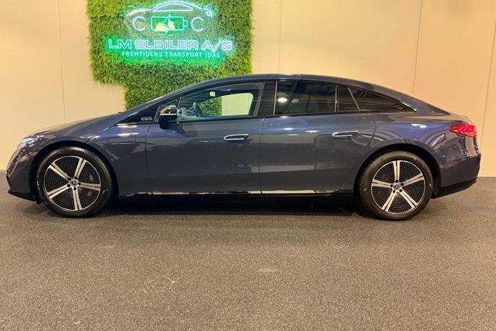 Blå Mercedes EQS450+ fra 2023