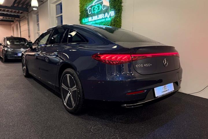 Blå Mercedes EQS450+ fra 2023