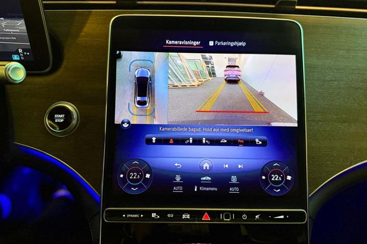 Blå Mercedes EQS450+ fra 2023