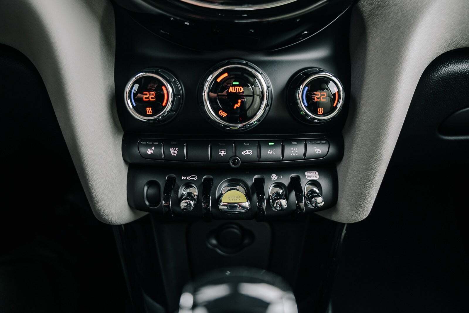 Sølv Mini Cooper SE fra 2023