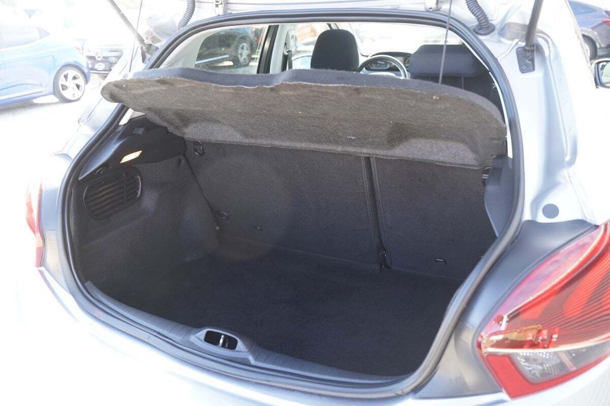 Sølv Peugeot 208 fra 2019