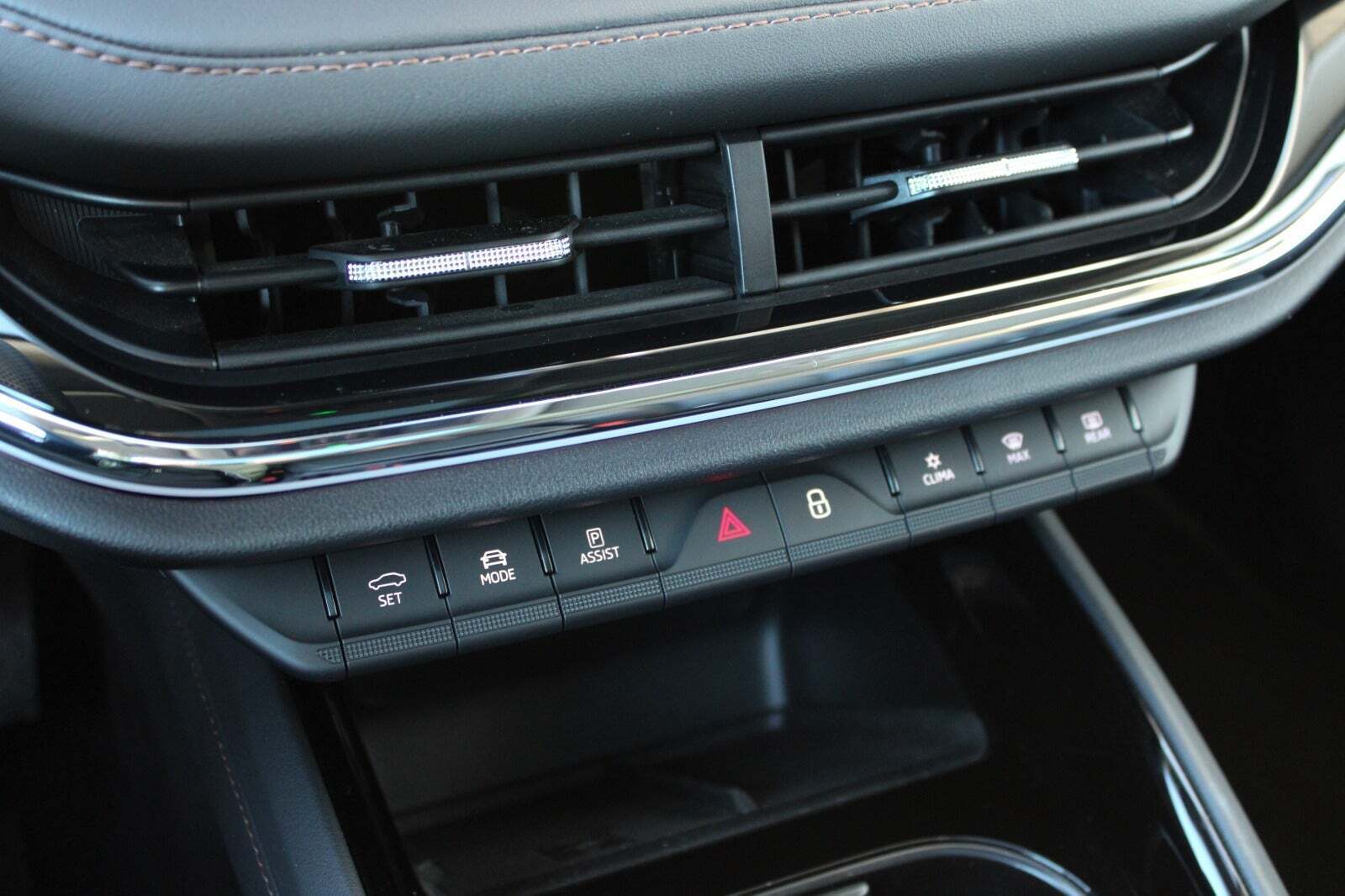 Hvid Skoda Enyaq fra 2023