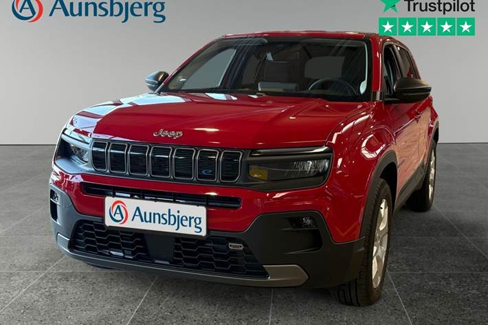 Rød Jeep Avenger fra 2024 set udefra