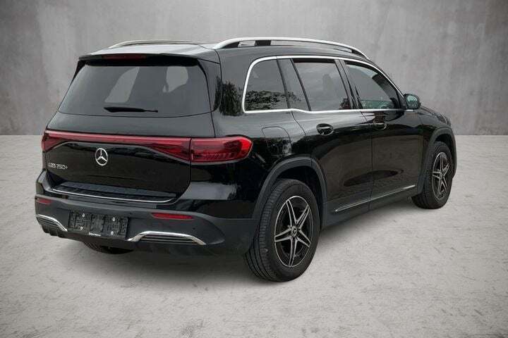 Sort Mercedes EQB250+ fra 2024