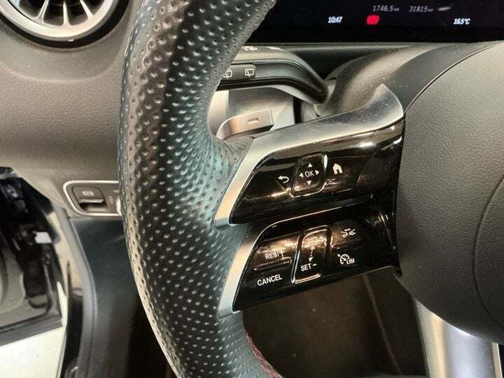 Sort Mercedes EQB250+ fra 2024