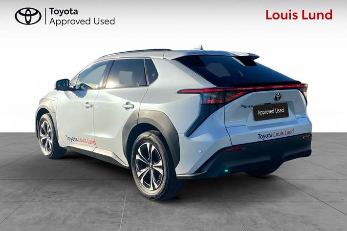 Hvid Toyota BZ4X fra 2025