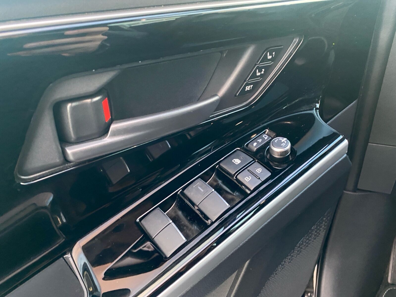 Sort Toyota BZ4X fra 2025