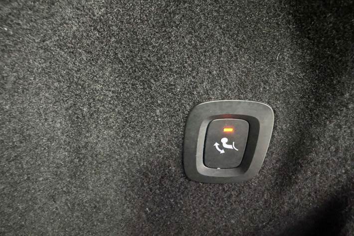 Grå Volvo XC60 fra 2022