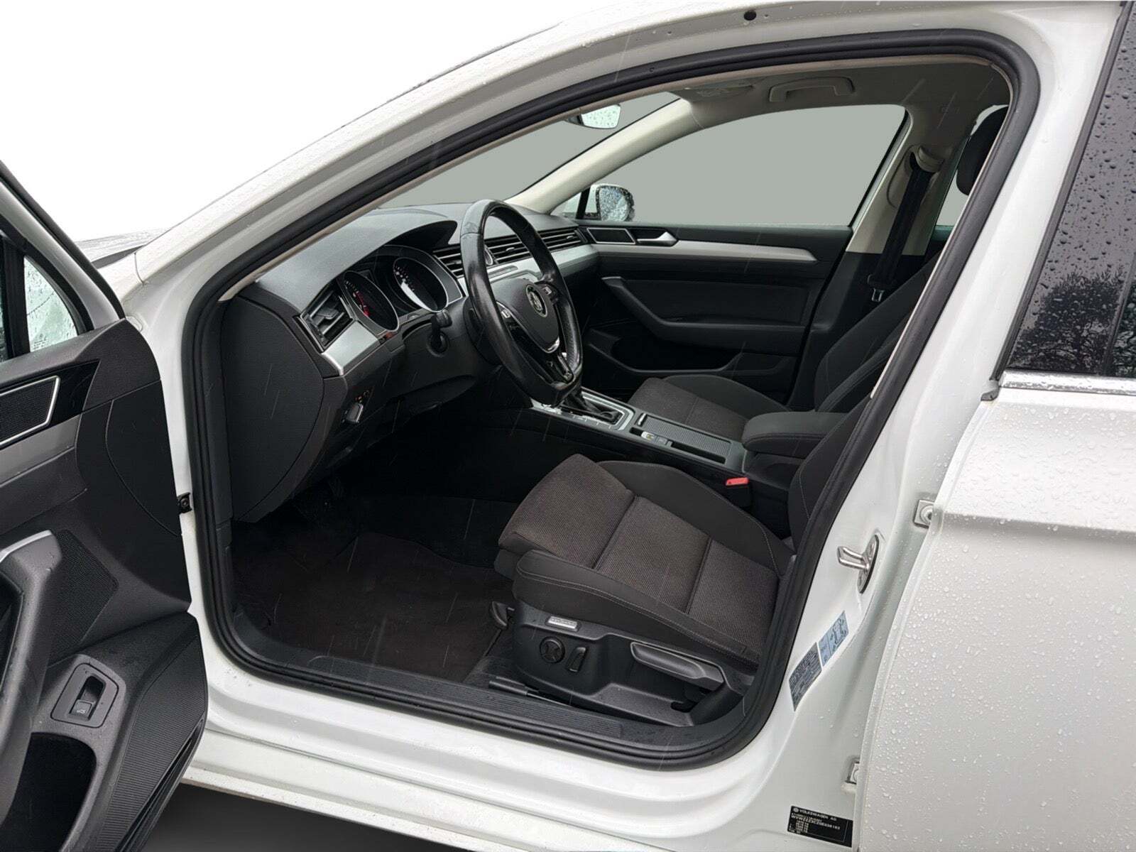 Hvid VW Passat fra 2016