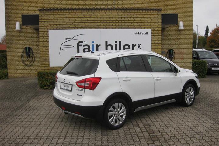 Hvid Suzuki S-Cross fra 2021