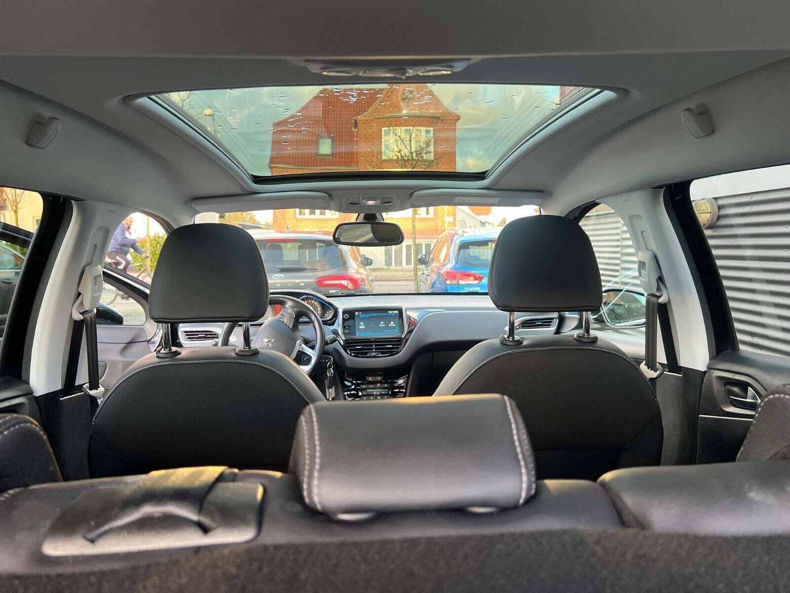 Sort Peugeot 2008 fra 2019