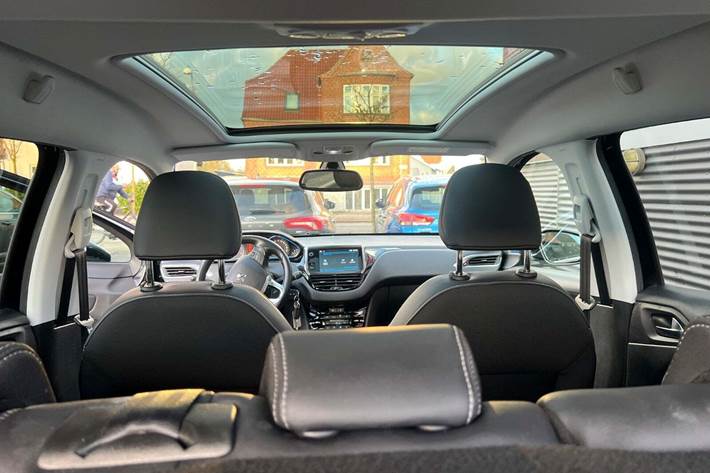 Sort Peugeot 2008 fra 2019