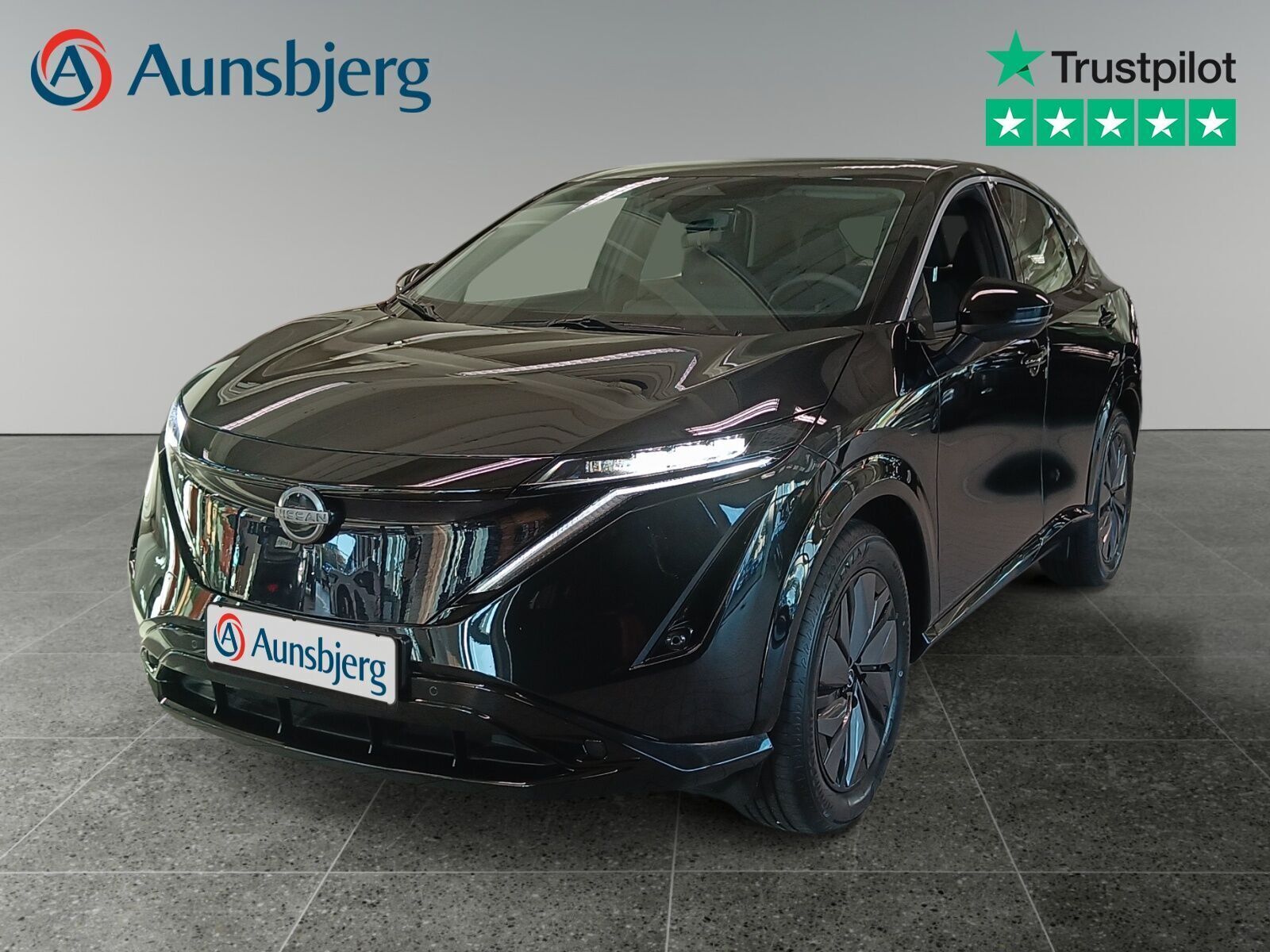 Sort Nissan Ariya fra 2025 set udefra