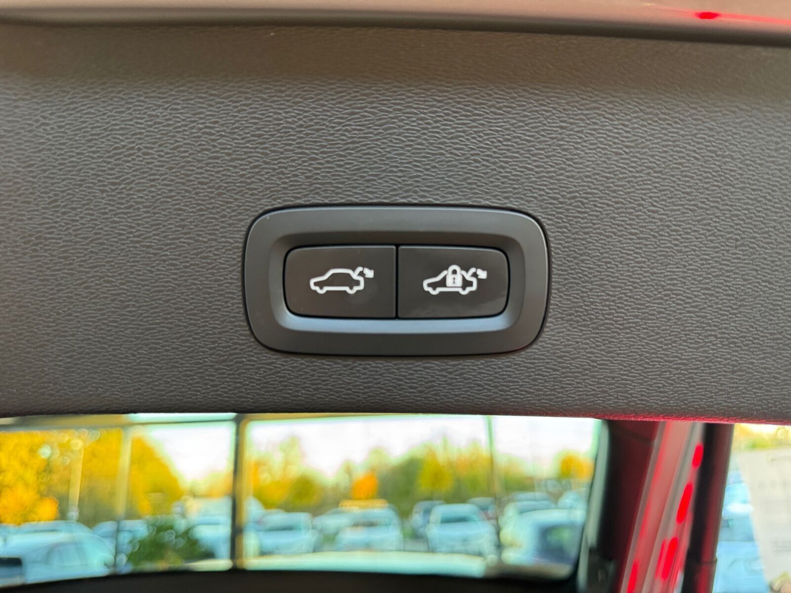 Grå Volvo C40 fra 2023