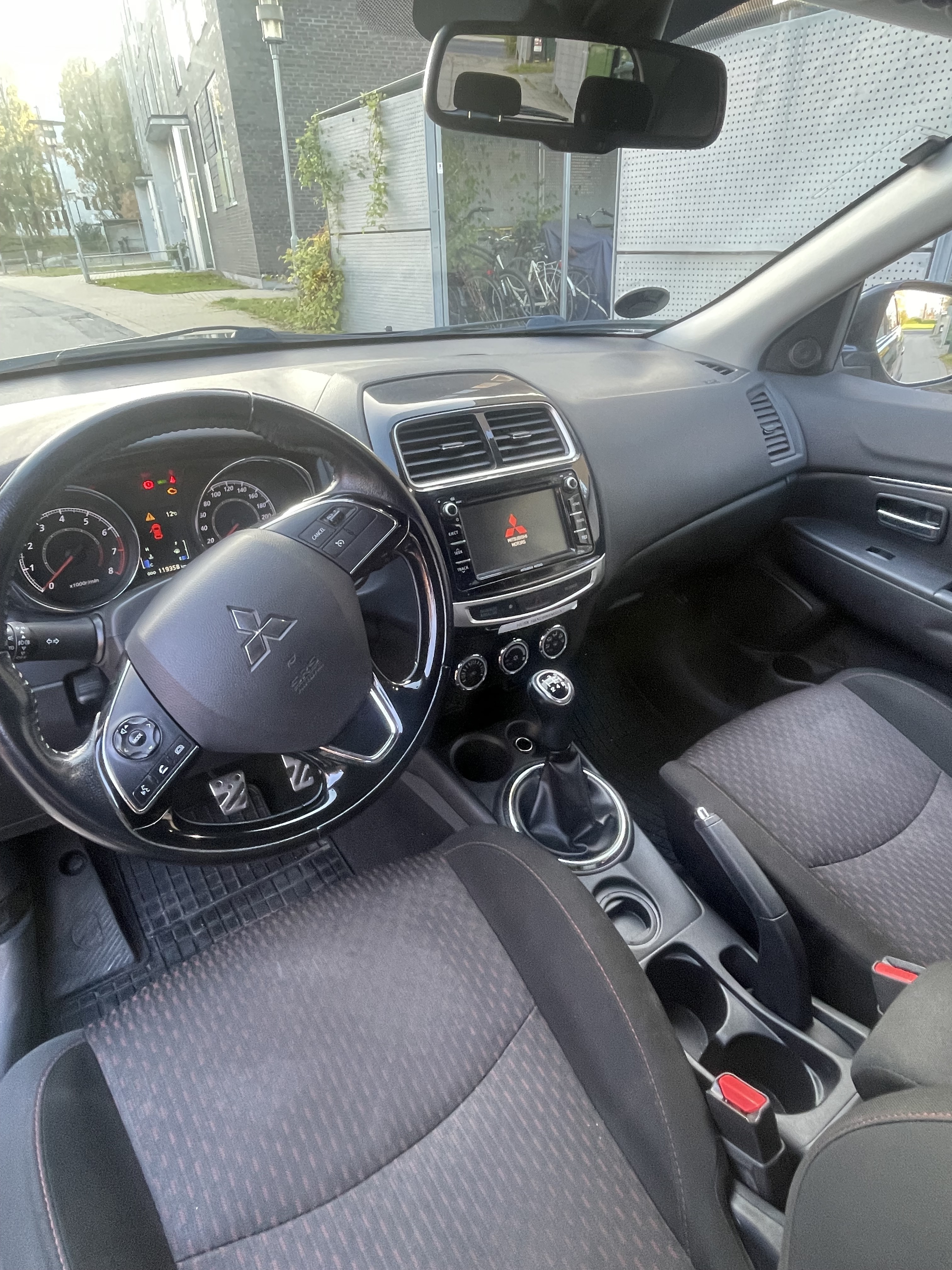 Sort Mitsubishi ASX fra 2017