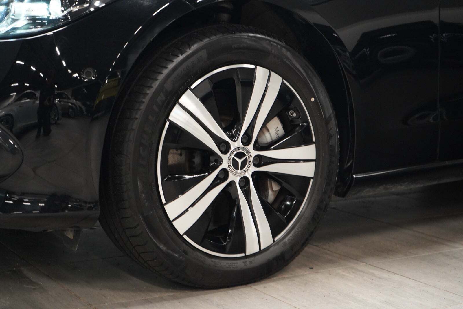 Sort Mercedes C300 e fra 2023