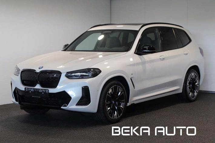 Hvid BMW iX3 fra 2023 set udefra