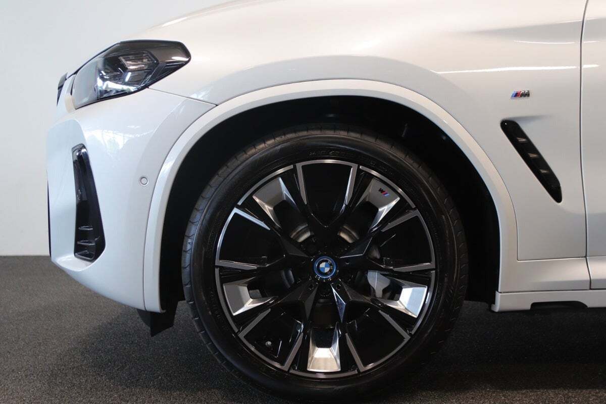 BMW iX3 Charged Plus M-Sport