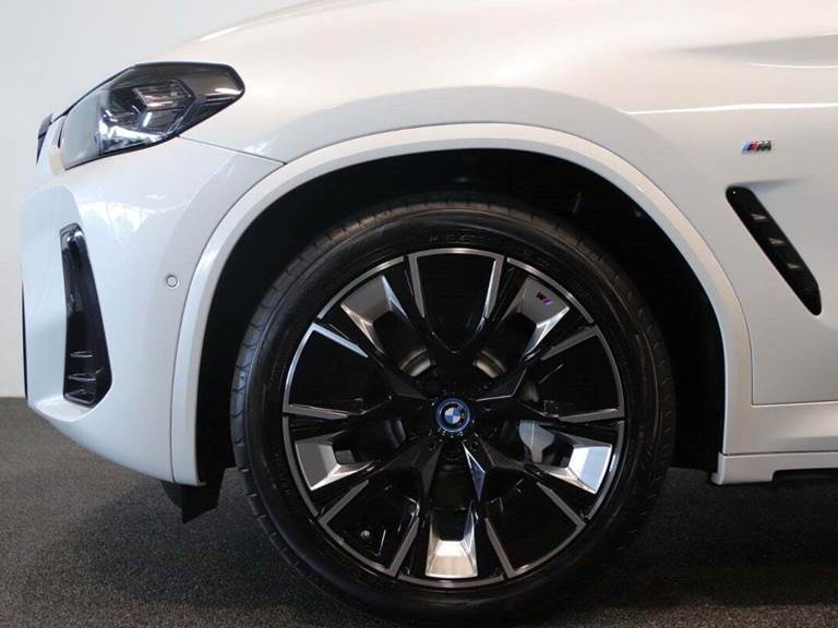 BMW iX3 Charged Plus M-Sport