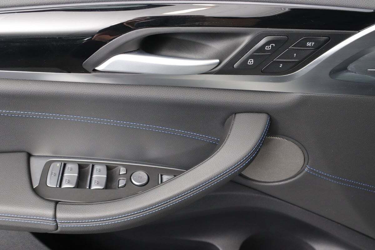 Hvid BMW iX3 fra 2023