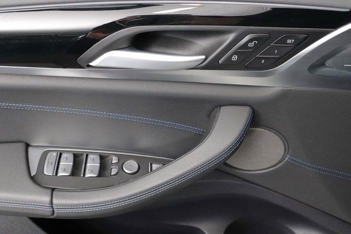 Hvid BMW iX3 fra 2023