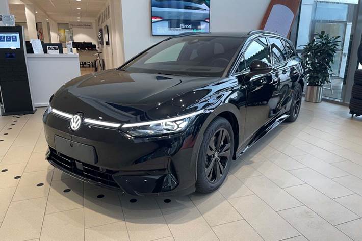 Sort VW ID.7 fra 2025 set udefra