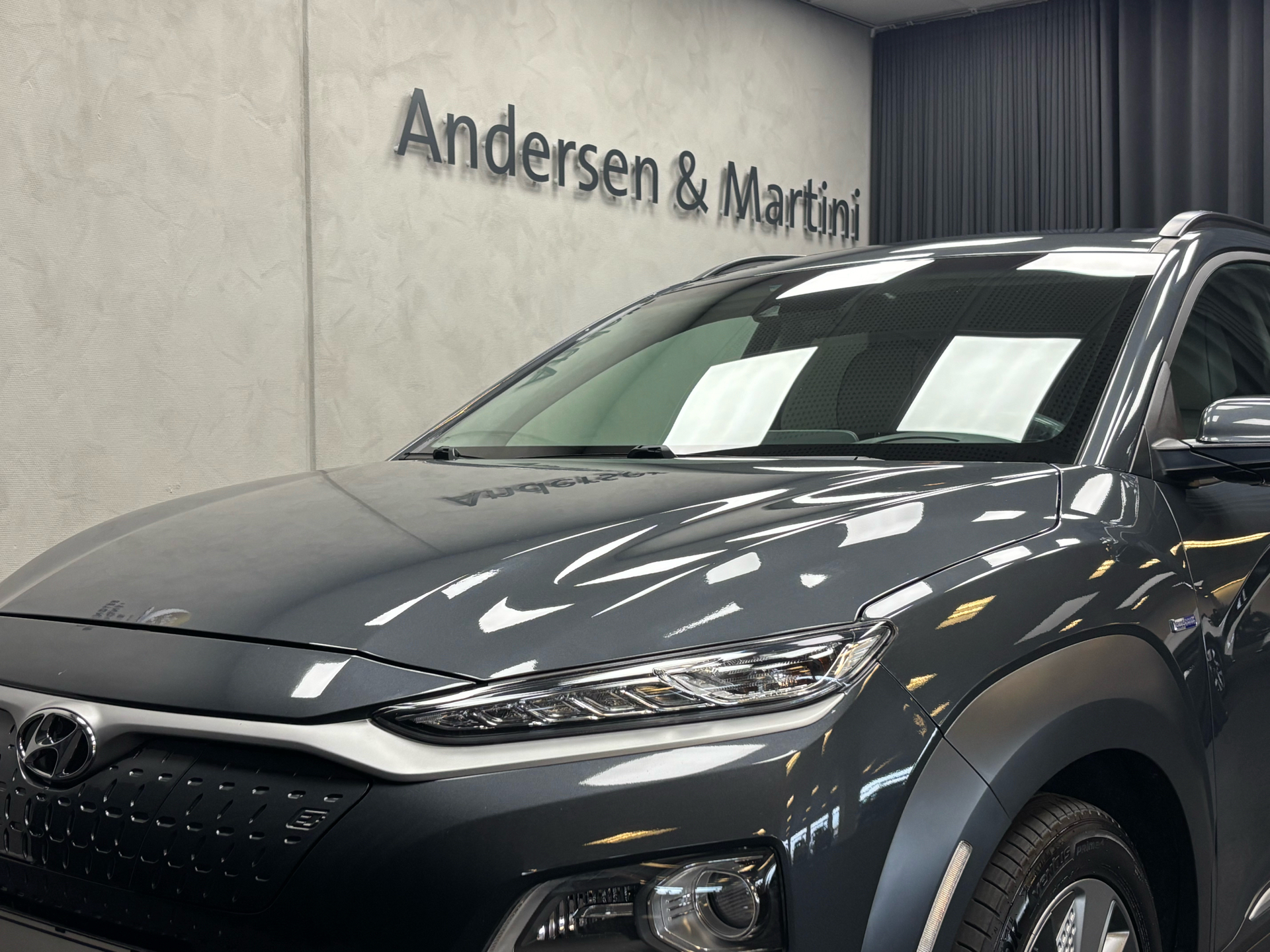 Grå Hyundai Kona fra 2020