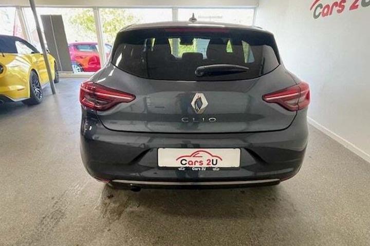 Grå Renault Clio V fra 2020
