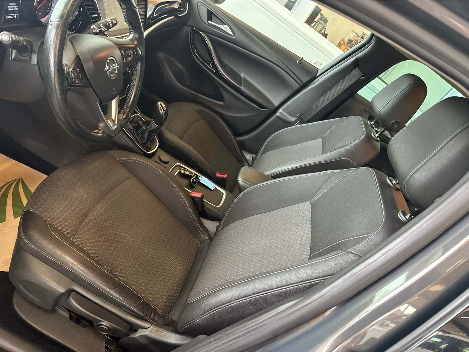 Grå Opel Astra fra 2016