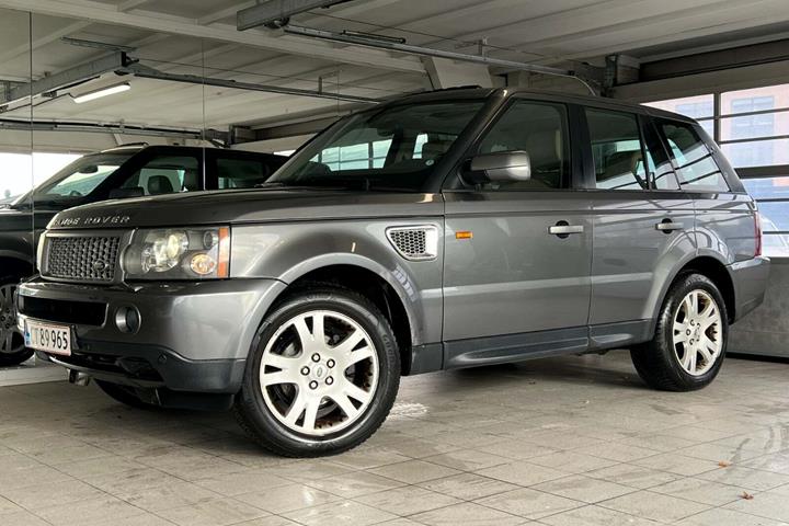 Grå Land Rover Range Rover sport fra 2005 set udefra