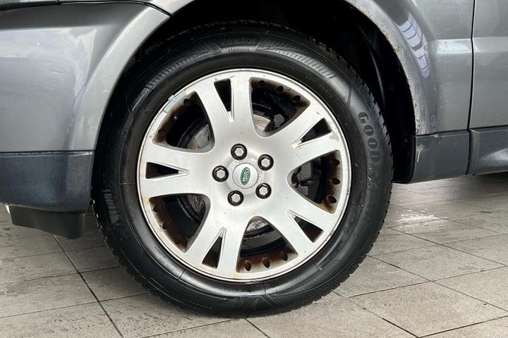 Grå Land Rover Range Rover sport fra 2005