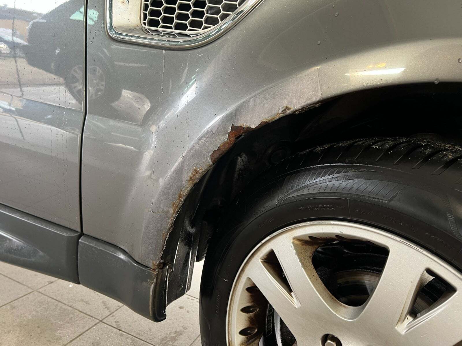 Grå Land Rover Range Rover sport fra 2005