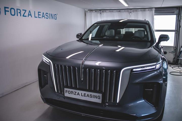 Grå Hongqi E-HS9 fra 2024