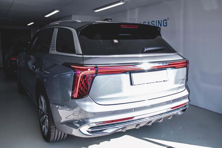 Grå Hongqi E-HS9 fra 2024