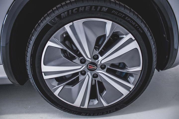 Grå Hongqi E-HS9 fra 2024