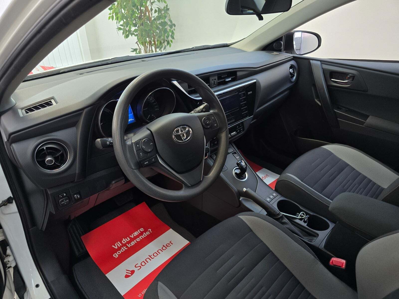 Toyota Auris 1,8 Hybrid H1 CVT