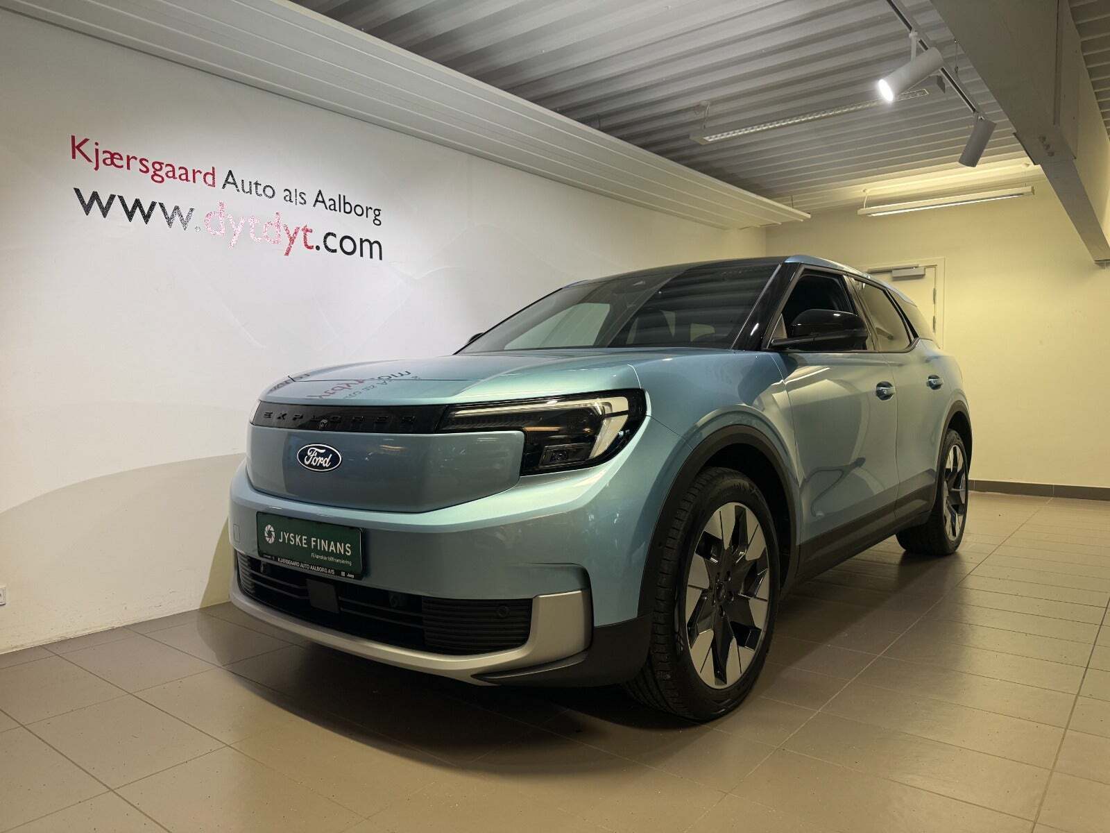 Blå Ford Explorer fra 2024 set udefra