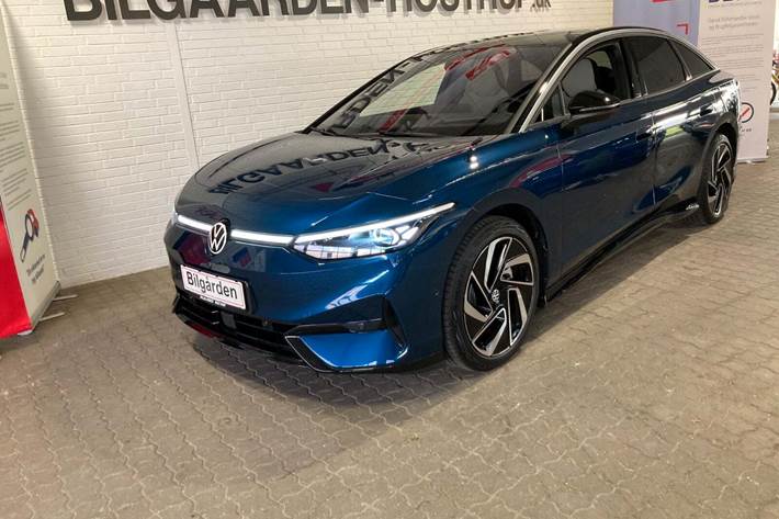 Blå VW ID.7 fra 2024 set udefra