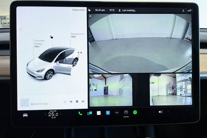 Hvid Tesla Model Y fra 2024