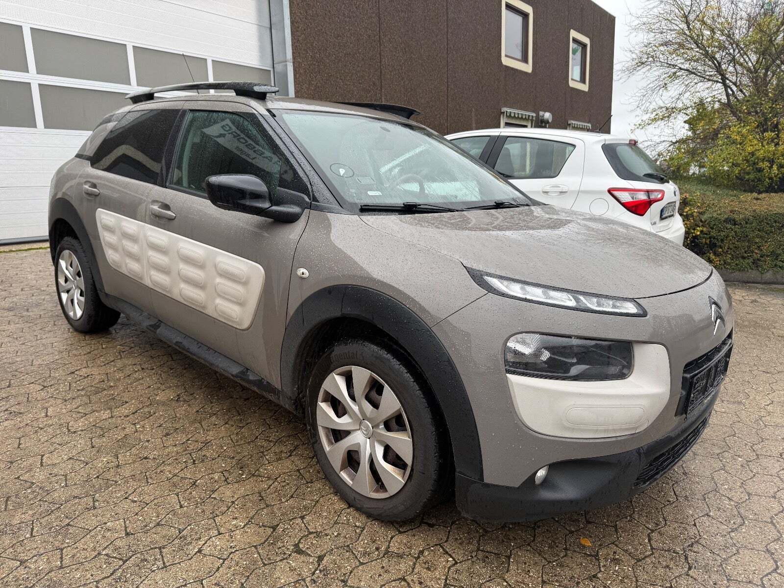 Beige Citroën C4 Cactus fra 2014