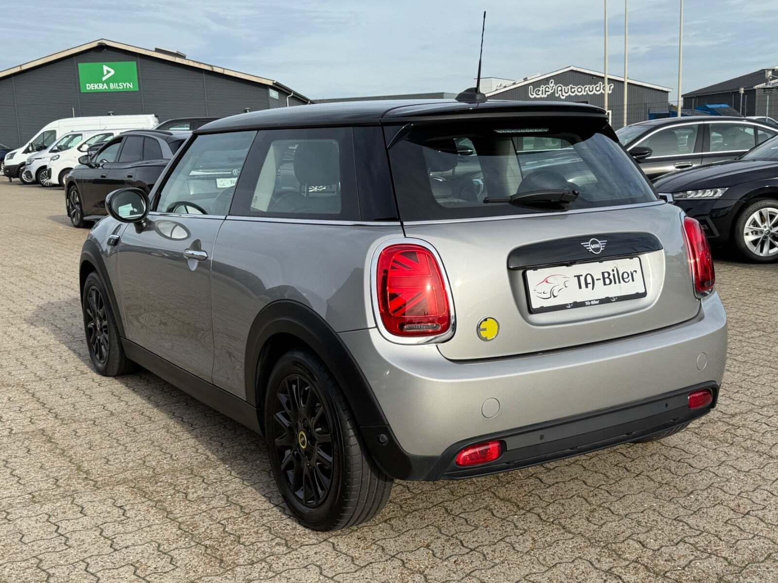 Sølv Mini Cooper SE fra 2023